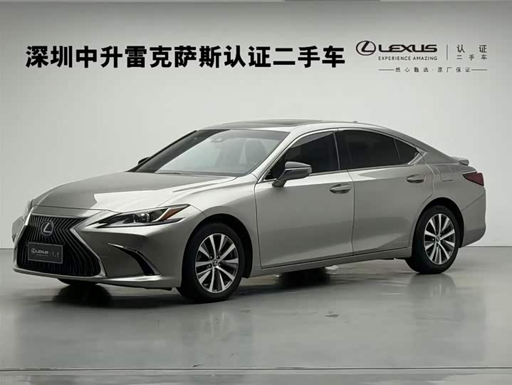Фото 1 - Lexus ES