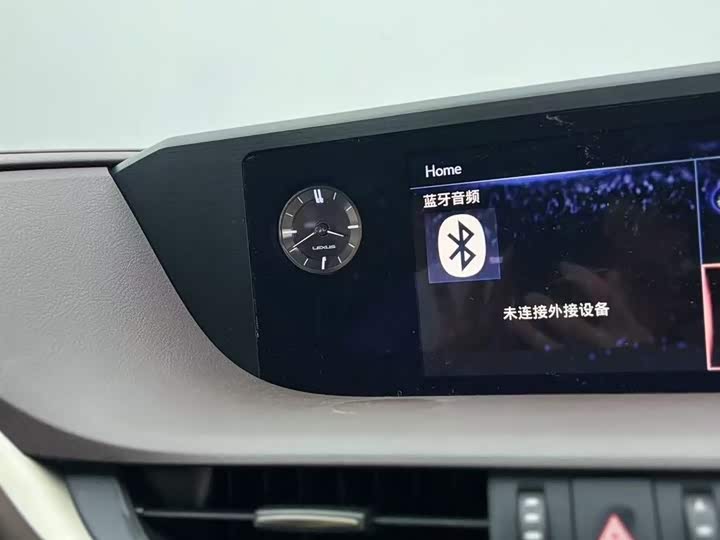 Фото 8 - Lexus ES