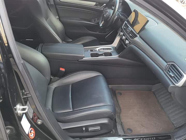 Фото 8 - Honda Accord