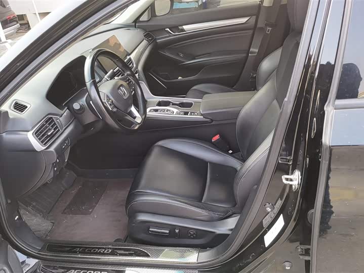 Фото 9 - Honda Accord