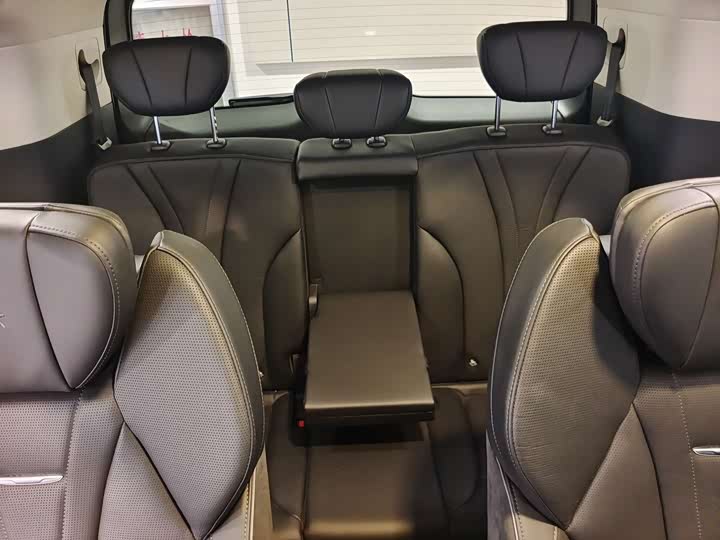 Фото 9 - Hongqi HQ9