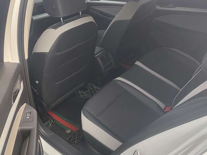 Фото 5 - Volkswagen Golf