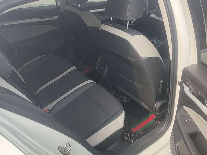 Фото 7 - Volkswagen Golf