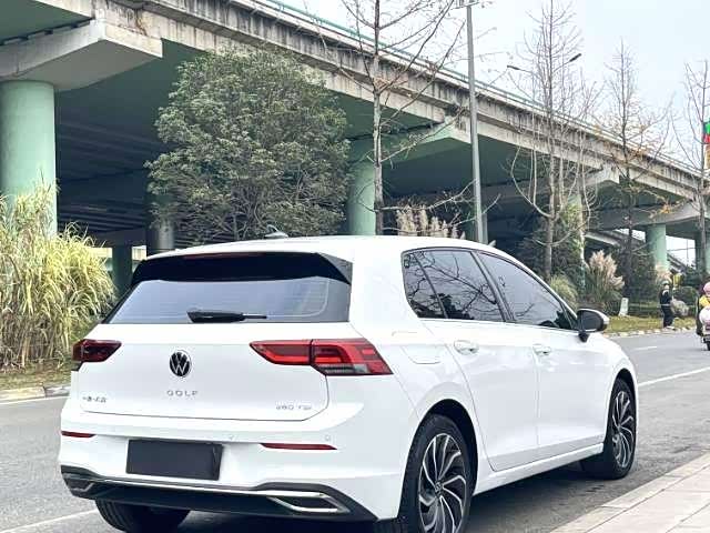 Фото 8 - Volkswagen Golf