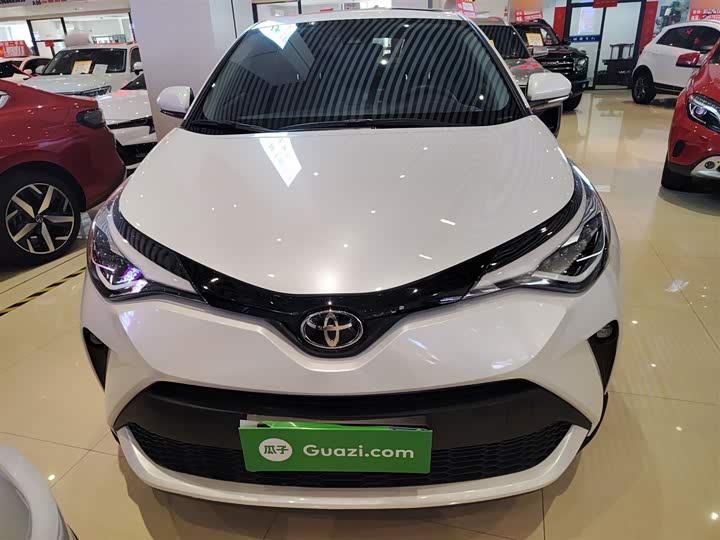 Фото 3 - Toyota C-HR