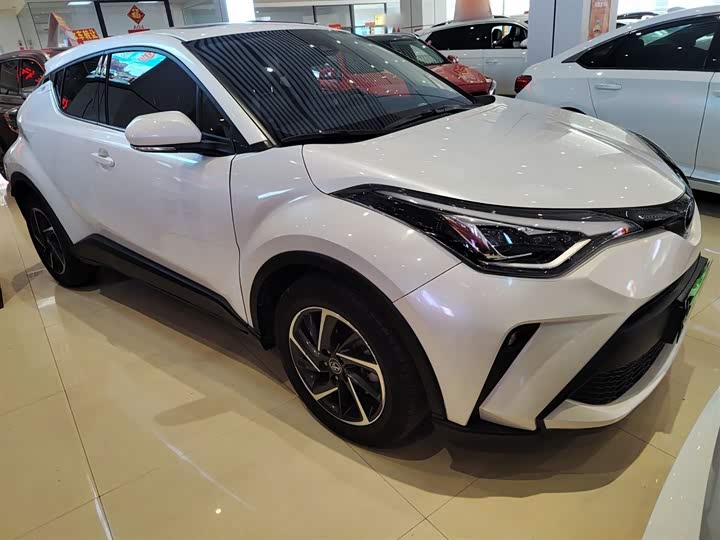 Фото 4 - Toyota C-HR