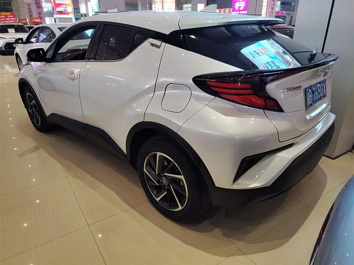 Фото 5 - Toyota C-HR