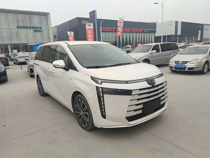 Фото 2 - GAC Trumpchi E8