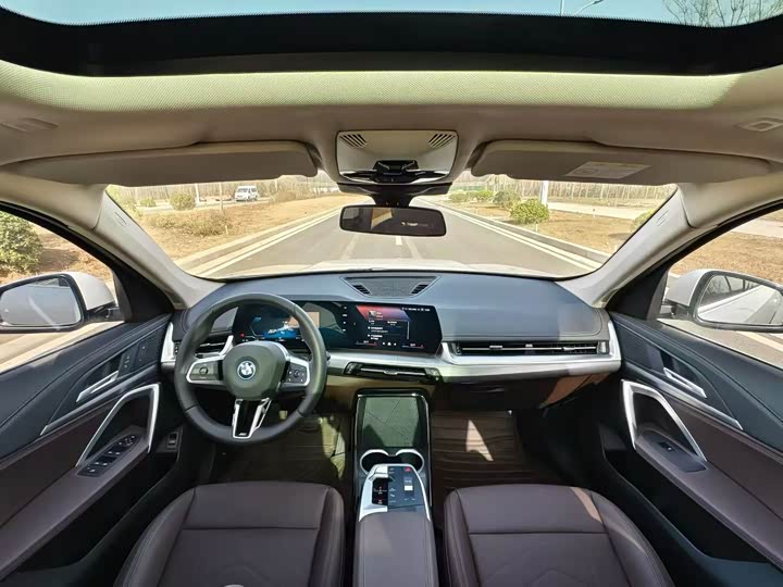 Фото 4 - BMW iX1