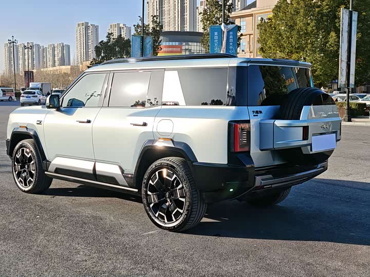 Фото 5 - BYD FangChengBao Leopard 8