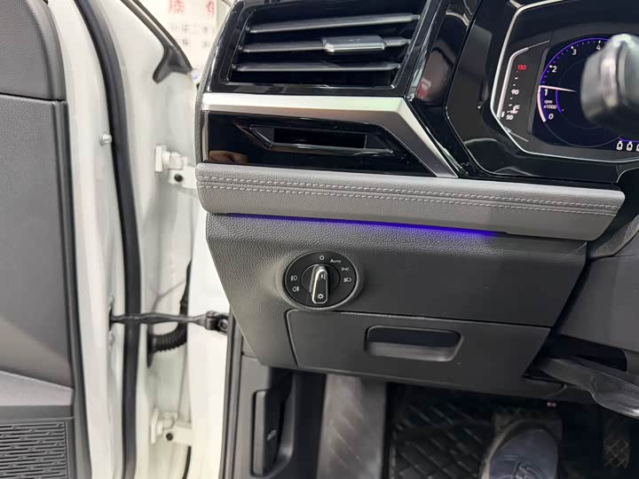 Фото 8 - Volkswagen Sagitar L