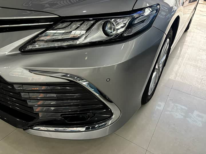 Фото 2 - Toyota Camry