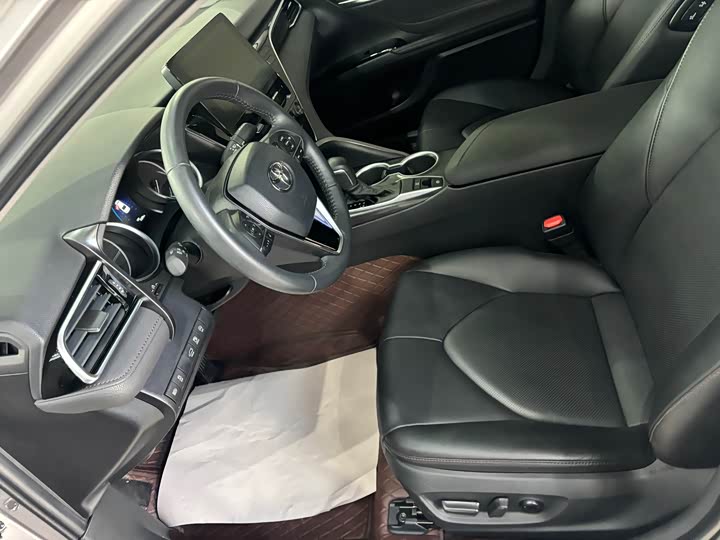 Фото 4 - Toyota Camry