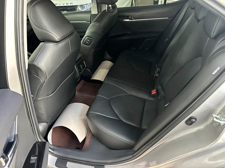 Фото 7 - Toyota Camry