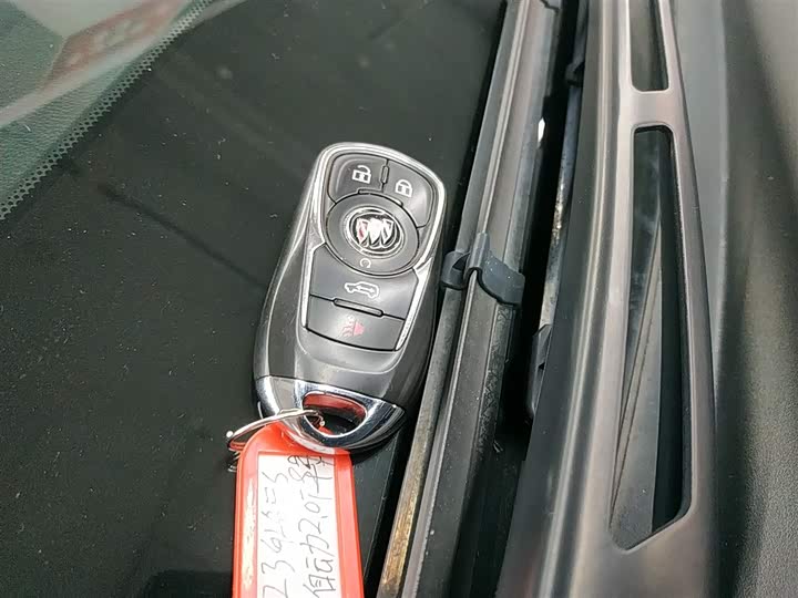 Фото 9 - Buick GL8 ES