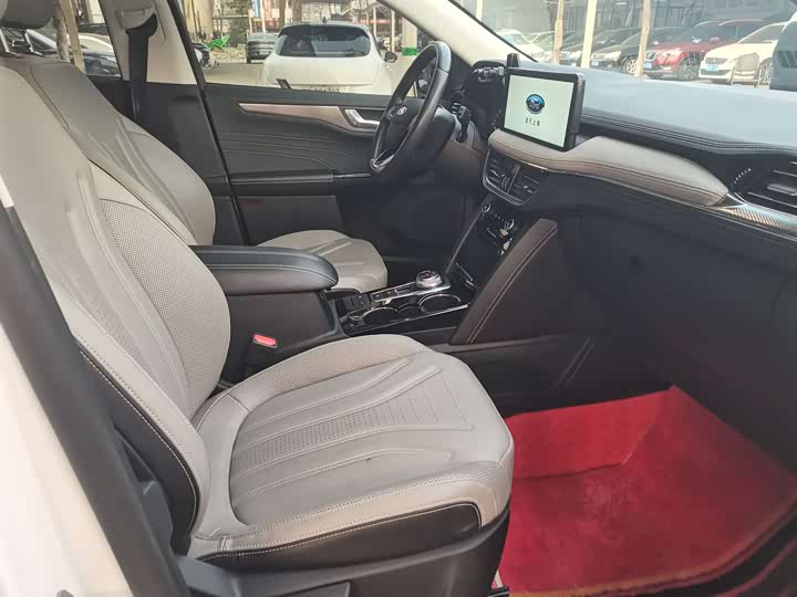 Фото 4 - Ford Escape