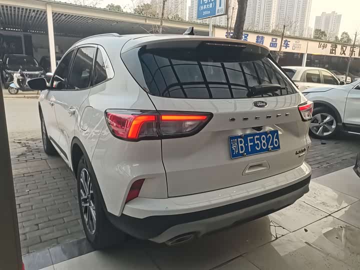 Фото 9 - Ford Escape