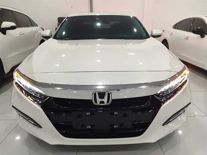Фото 3 - Honda Accord