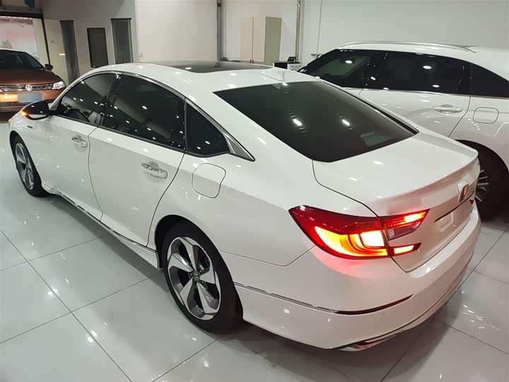 Фото 5 - Honda Accord