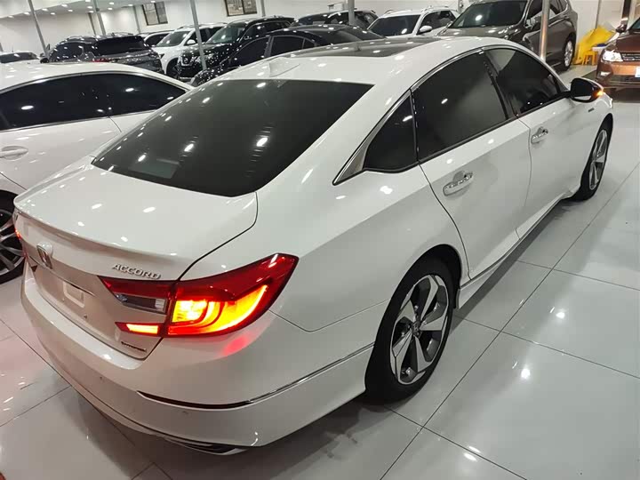 Фото 7 - Honda Accord