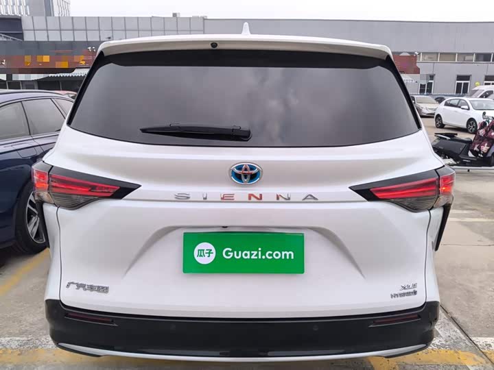 Фото 6 - Toyota Sienna