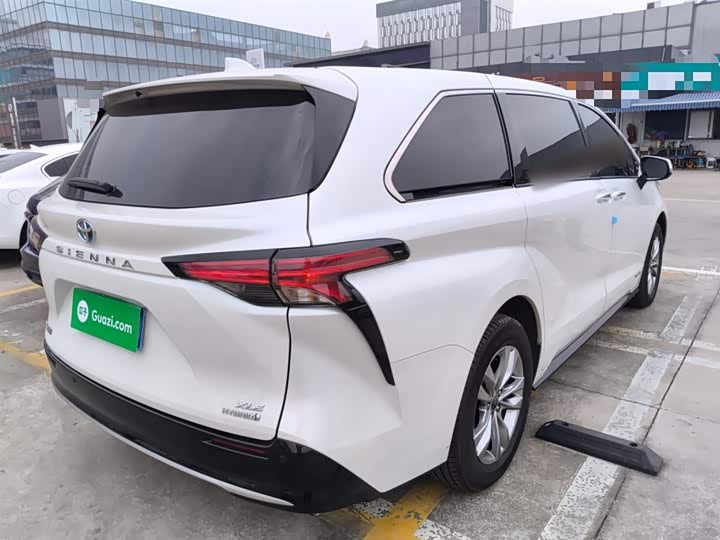 Фото 7 - Toyota Sienna