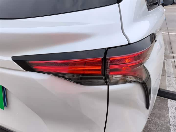 Фото 8 - Toyota Sienna