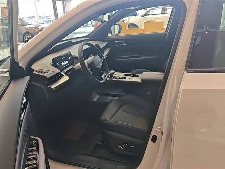 Фото 9 - Changan Oshan Z6 Hybrid