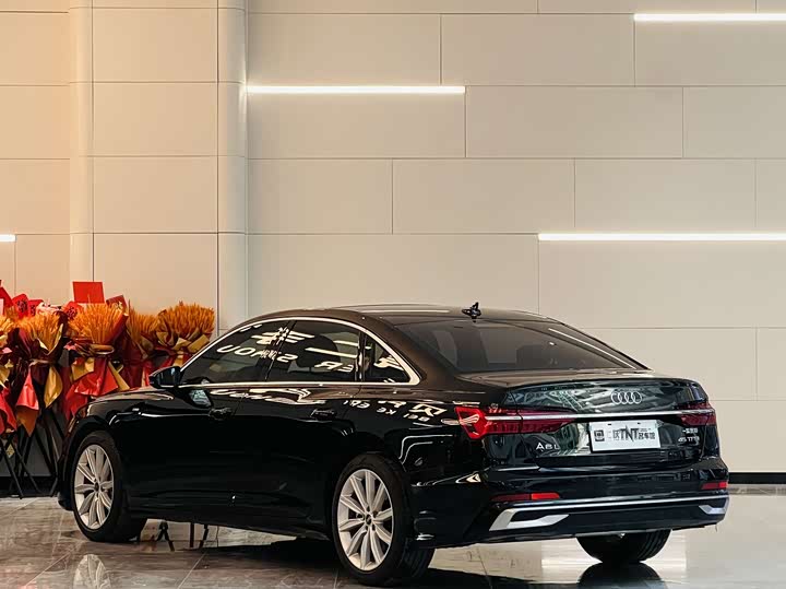 Фото 4 - Audi A6L