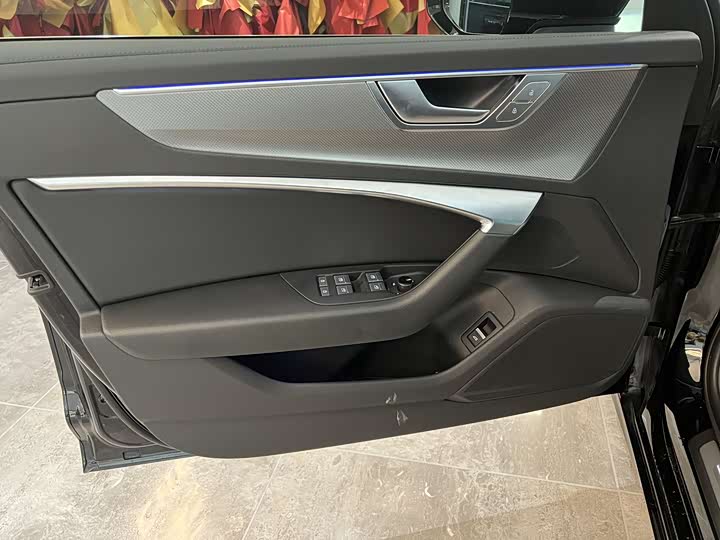 Фото 9 - Audi A6L