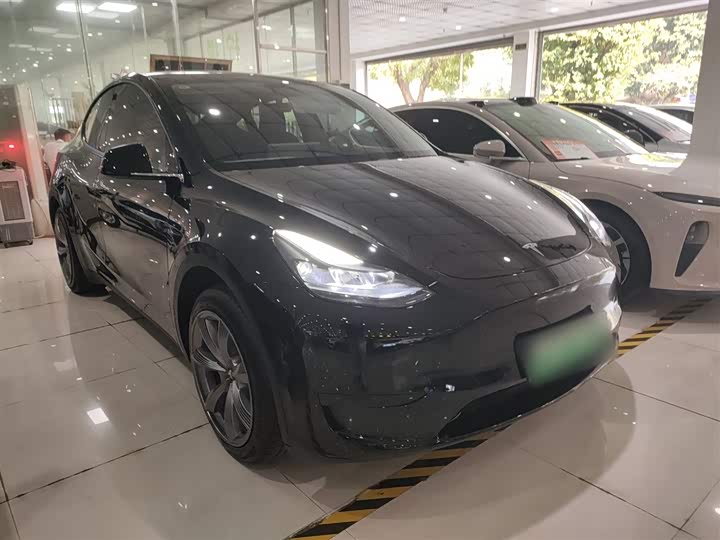 Фото 4 - Tesla Model Y