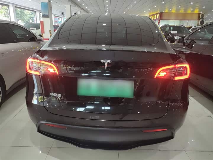 Фото 6 - Tesla Model Y