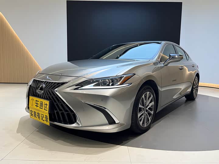 Фото 2 - Lexus ES