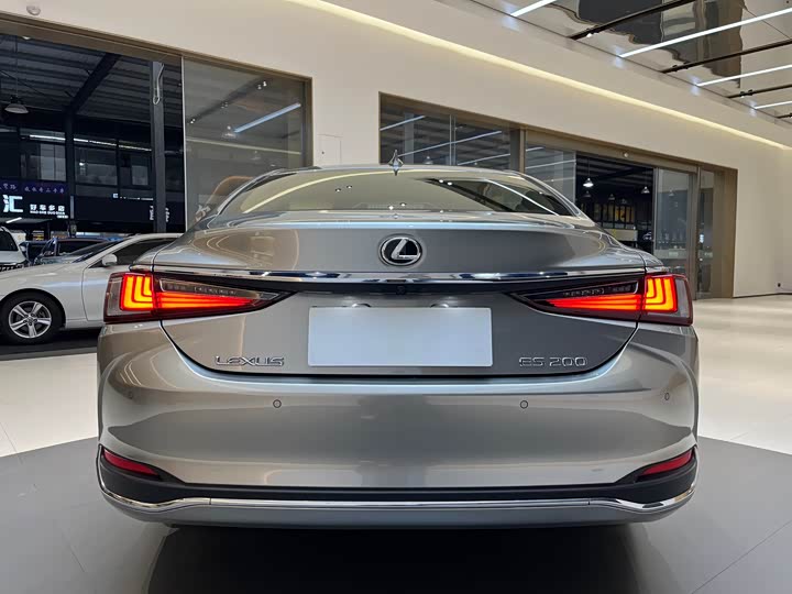 Фото 5 - Lexus ES