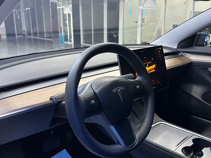 Фото 6 - Tesla Model Y