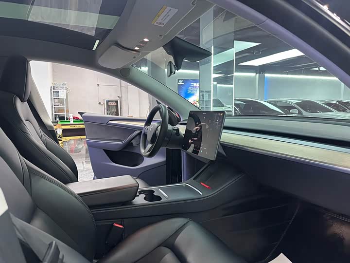 Фото 8 - Tesla Model Y