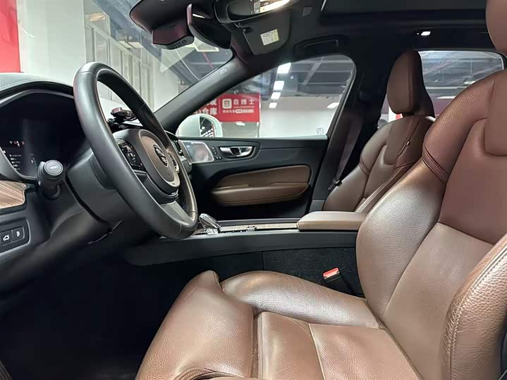 Фото 7 - Volvo XC60 Hybrid