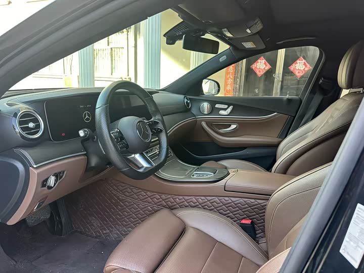 Фото 4 - Mercedes-Benz E-Class