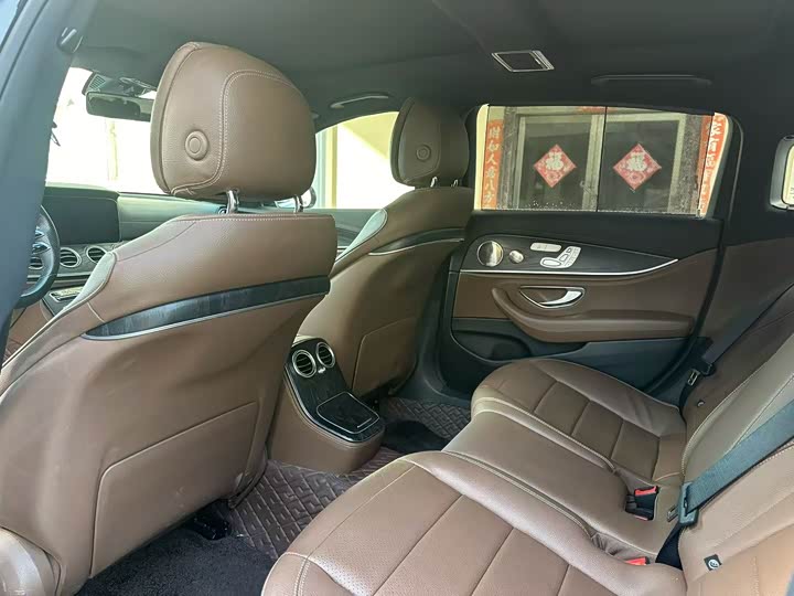 Фото 6 - Mercedes-Benz E-Class