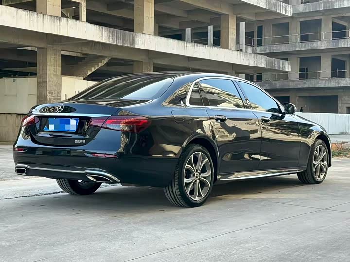 Фото 7 - Mercedes-Benz E-Class