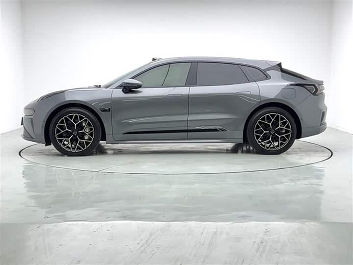 Фото 7 - Zeekr 001