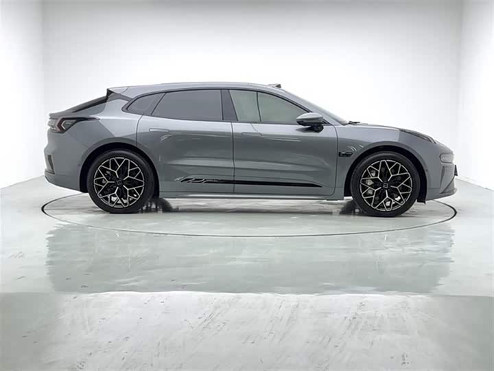 Фото 8 - Zeekr 001