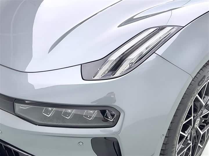 Фото 9 - Zeekr 001