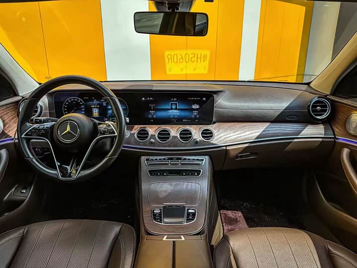 Фото 5 - Mercedes-Benz E-Class