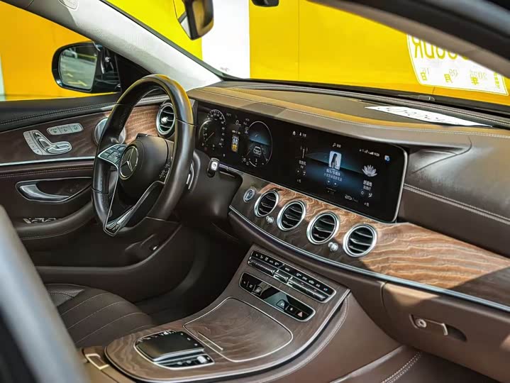 Фото 6 - Mercedes-Benz E-Class