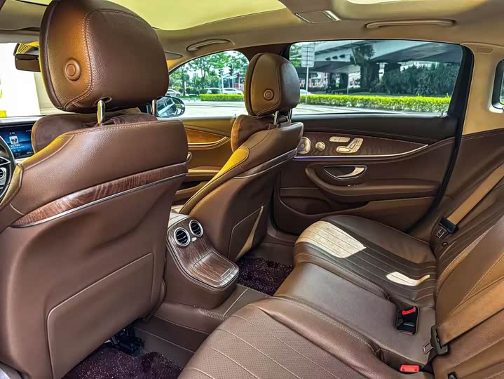 Фото 7 - Mercedes-Benz E-Class