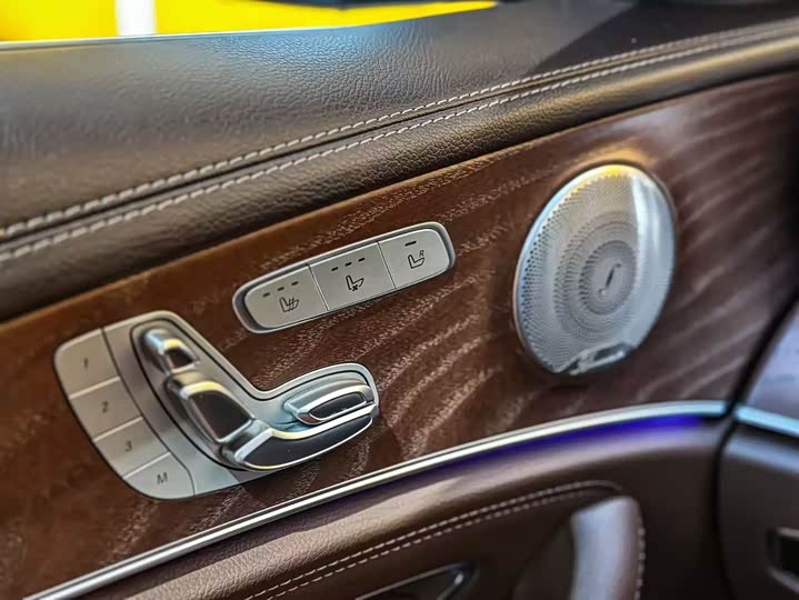 Фото 9 - Mercedes-Benz E-Class