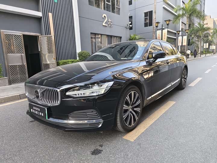 Фото 1 - Volvo S90 Hybrid