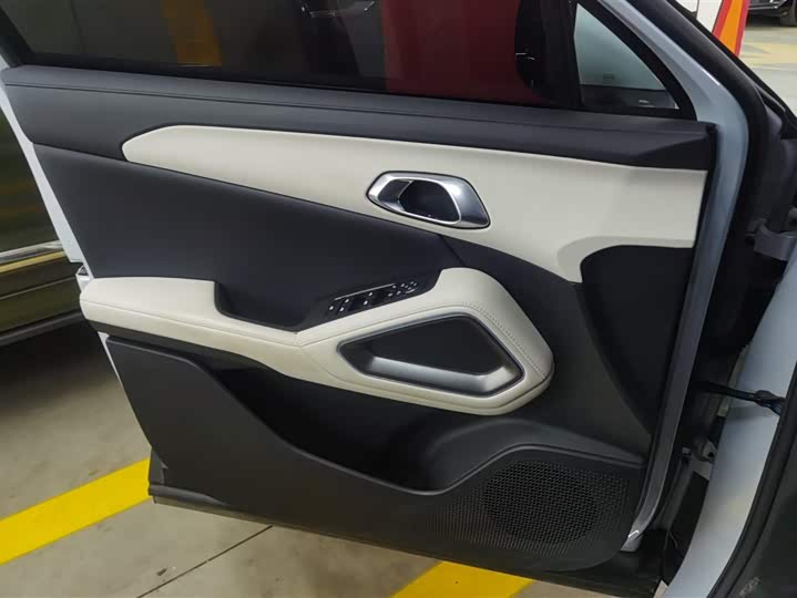 Фото 7 - BYD Yuan Up