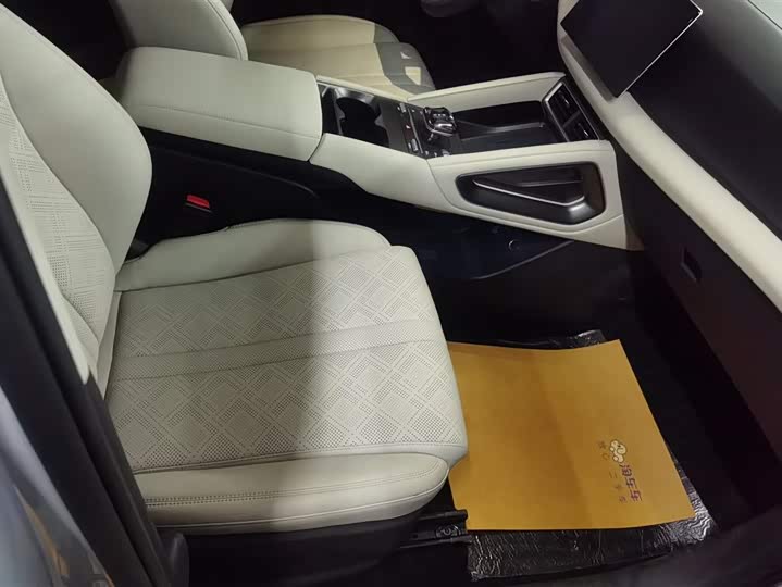 Фото 8 - BYD Yuan Up